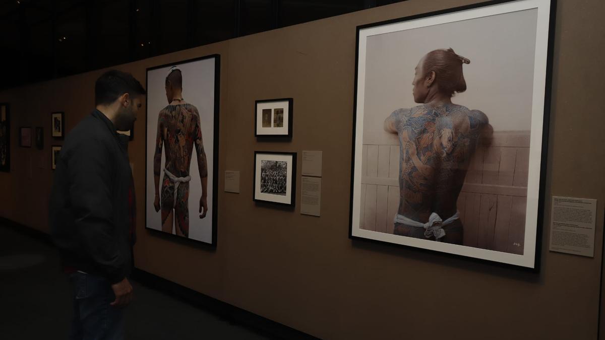 La exposición ‘Tattoo, arte bajo la piel’ se puede visitar en el CaixaForum Zaragoza hasta el próximo 5 de marzo.