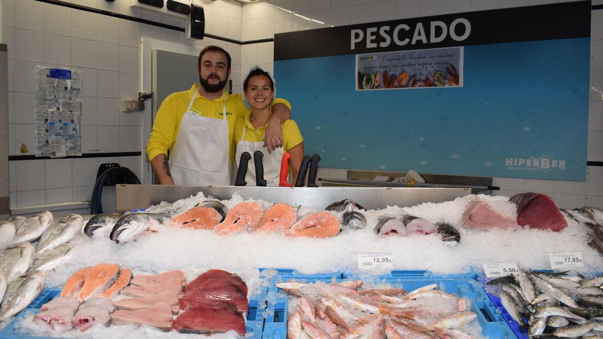 Trabajadores del nuevo supermercado de Hiperber.