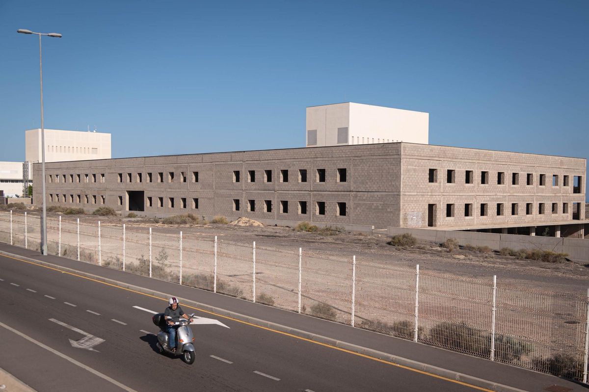 Estado actual del edificio para la ampliación del Hospital del Sur.