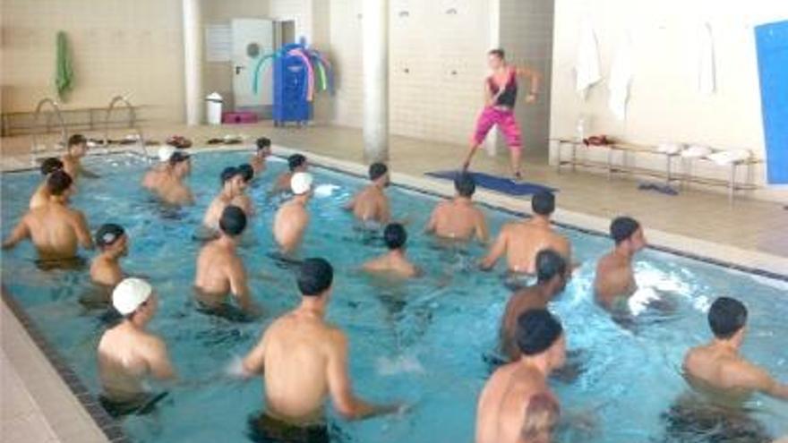 Sessió d&#039;aquagym al centre O2 Wellness del parc del Migdia