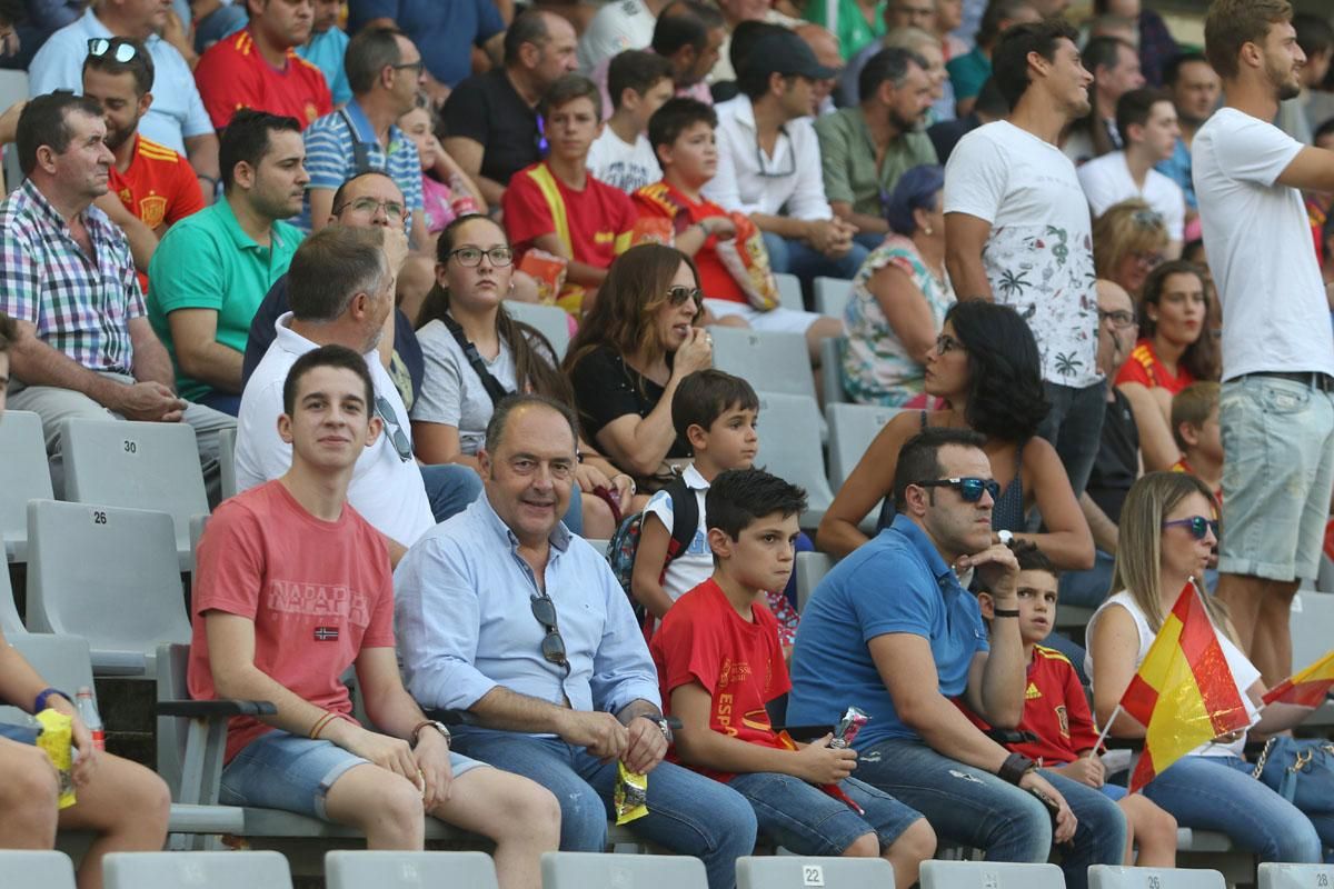 Aficionados en el encuentro de ‘La Rojita’