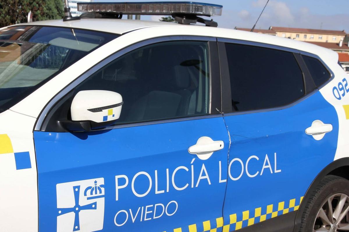 Una patrulla de la Policía Local de Oviedo.