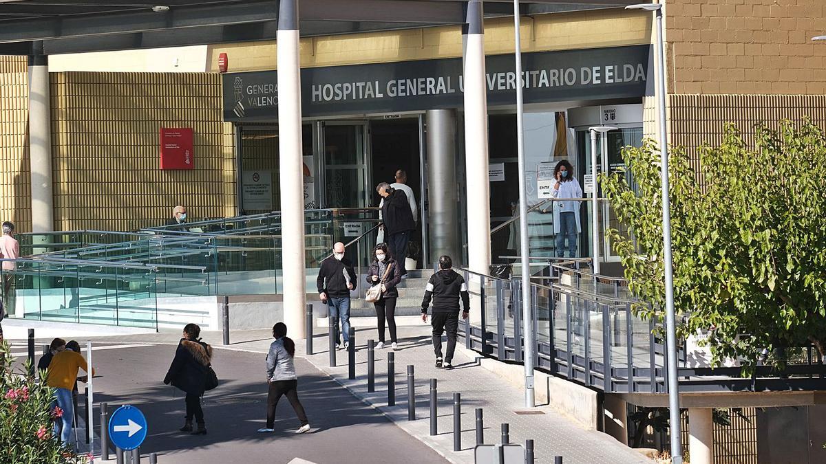 El Hospital de Elda comienza a descongestionarse tras superarse el pico máximo de la segunda oleada de la pandemia.