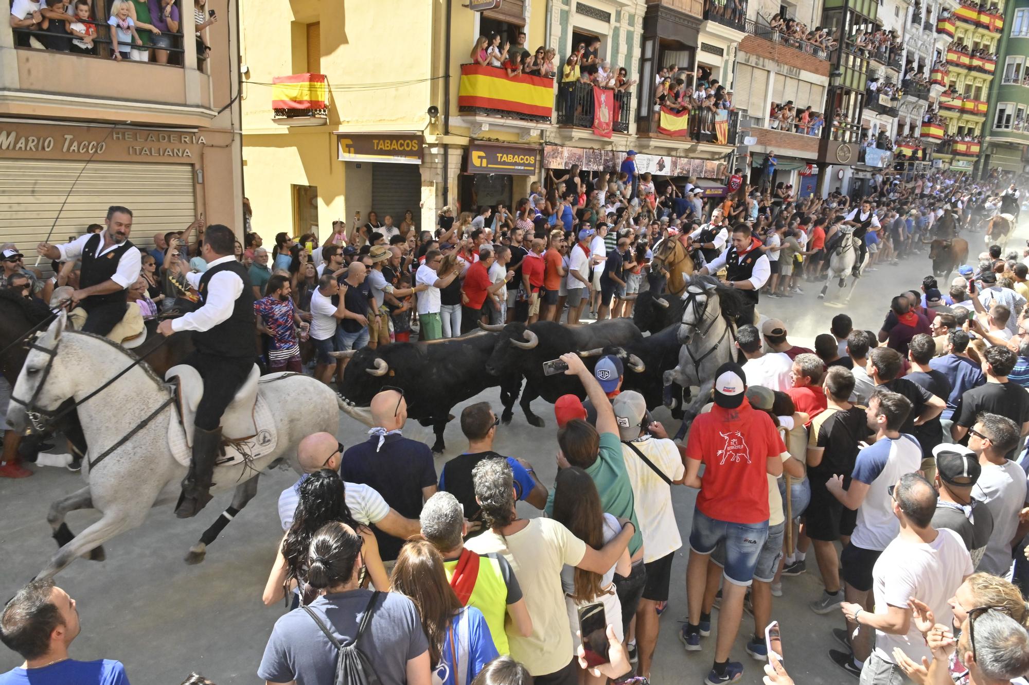 Fotos de ambiente y de la segunda Entrada de Toros y Caballos de Segorbe