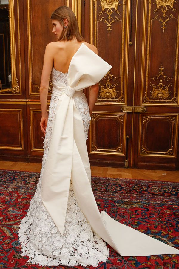 Colección Bridal 2018 de Oscar de la Renta: vestido con lazo