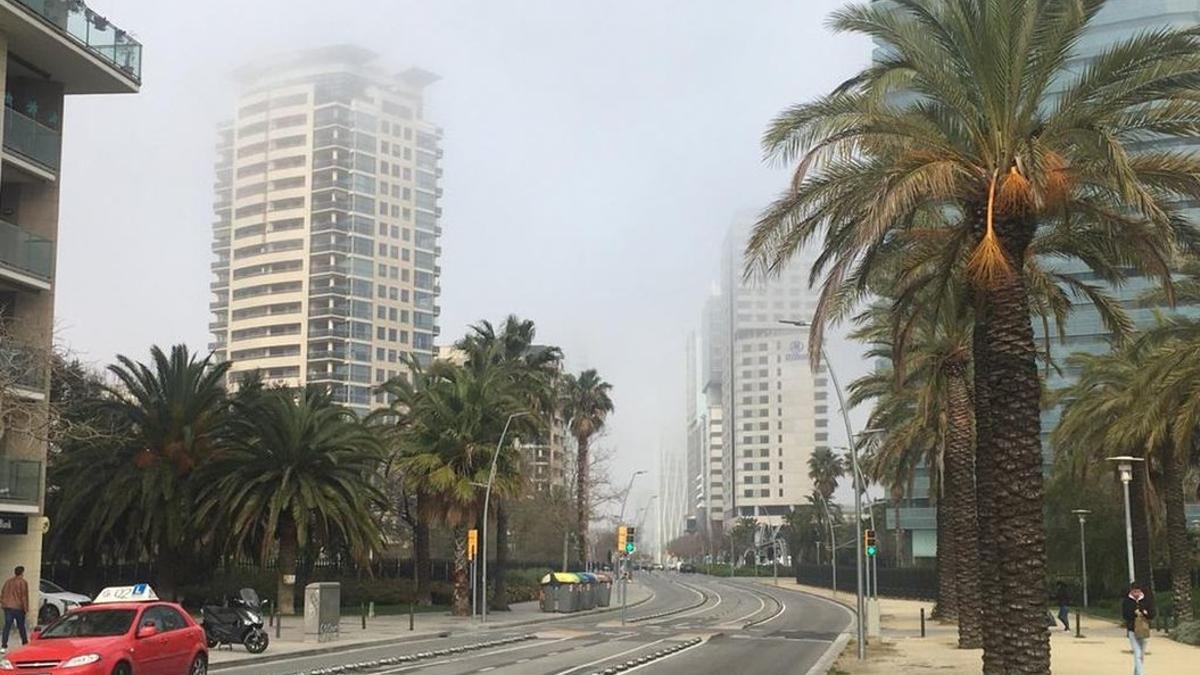 Niebla y humo en el Fòrum, este mediodía.