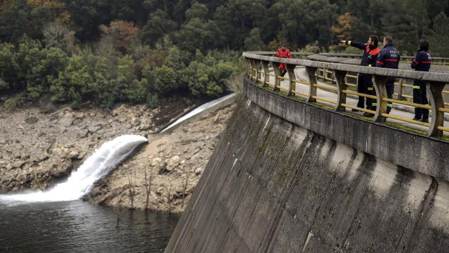 Aparece el cadáver avistado en el embalse de Albarellos