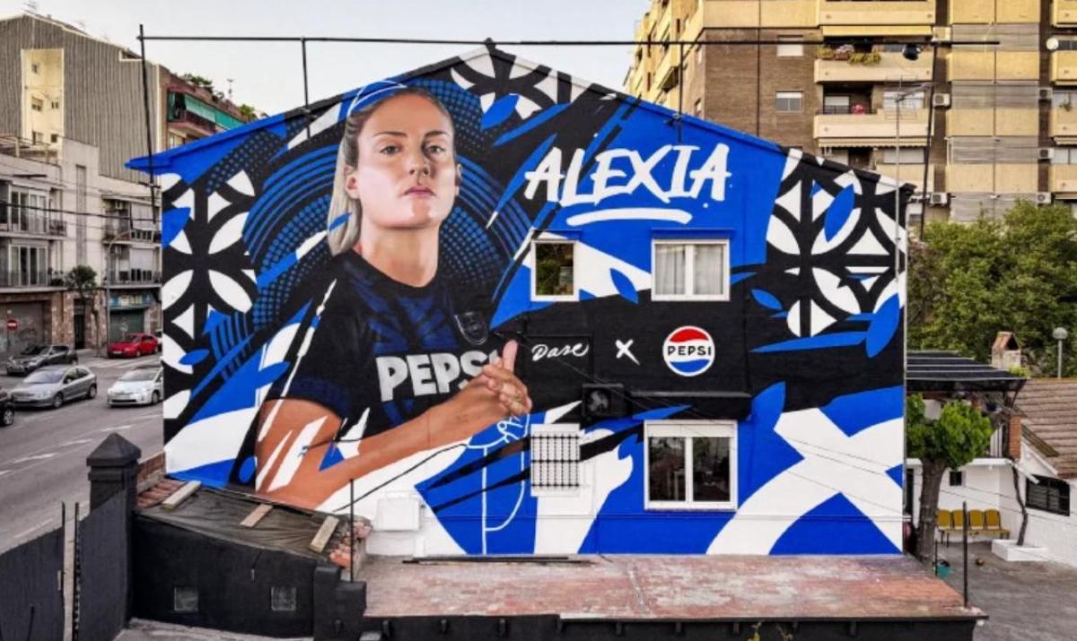 El mural de 104 metros cuadrados dedicado a Alexia Putellas, obra del artista local Dase, en Mollet del Vallès