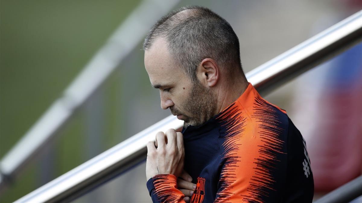 marcosl43193806 fc barcelona s andres iniesta takes part in a training sessi180505205332