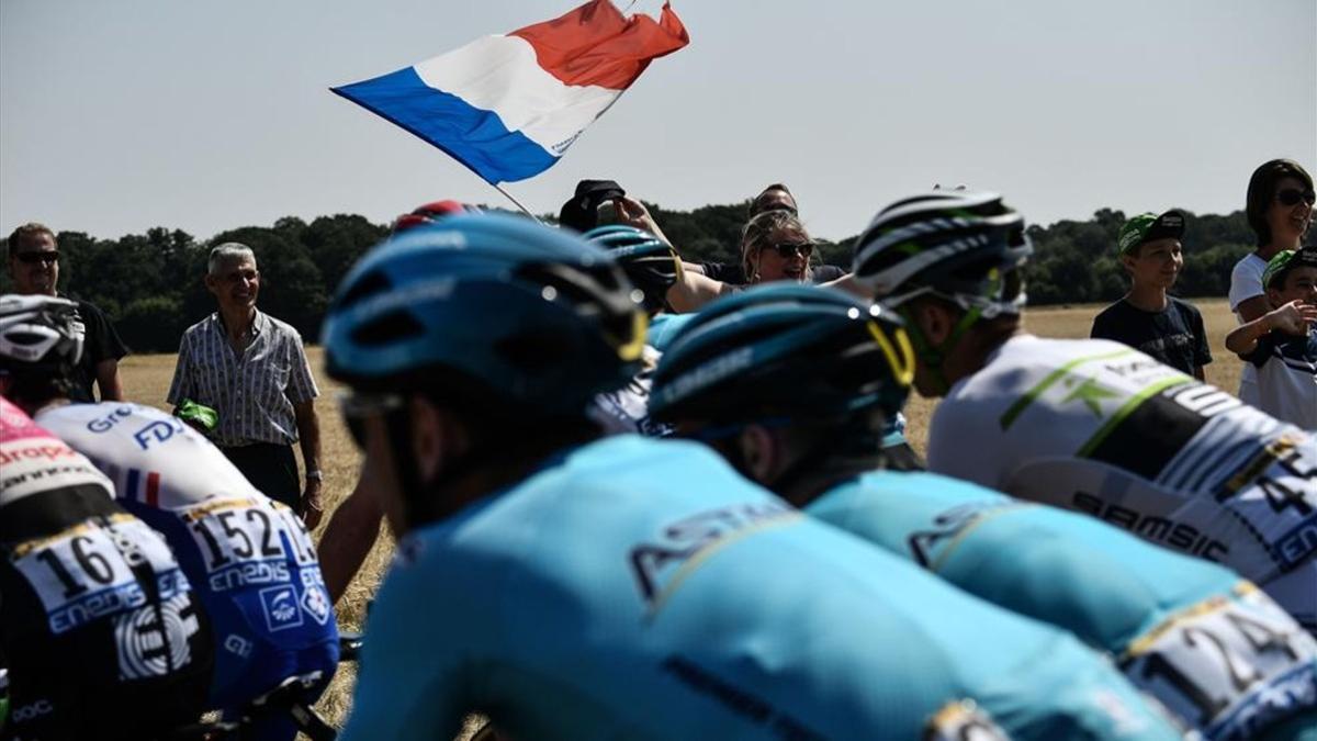 Francia celebra el 14 de julio arropando a los ciclistas