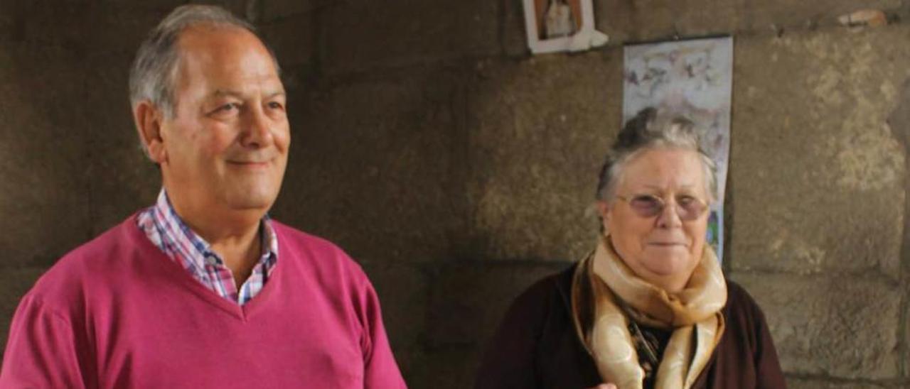 Julio Pariente y Josefa Fernández, en la tienda de recuerdos.