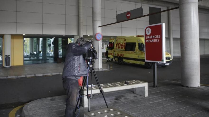 La niña fue trasladada en ambulancia a Son Espases para ser atendida de las lesiones.