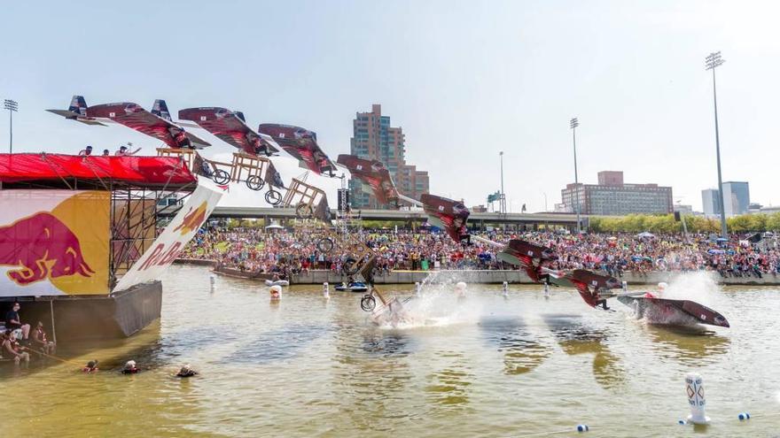 Participantes en el &quot;Día de las alas&quot;