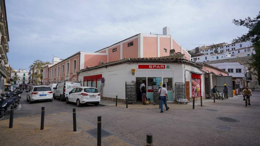 El supermercado más cercano al barrio histórico, situado en la plaza del Parque.