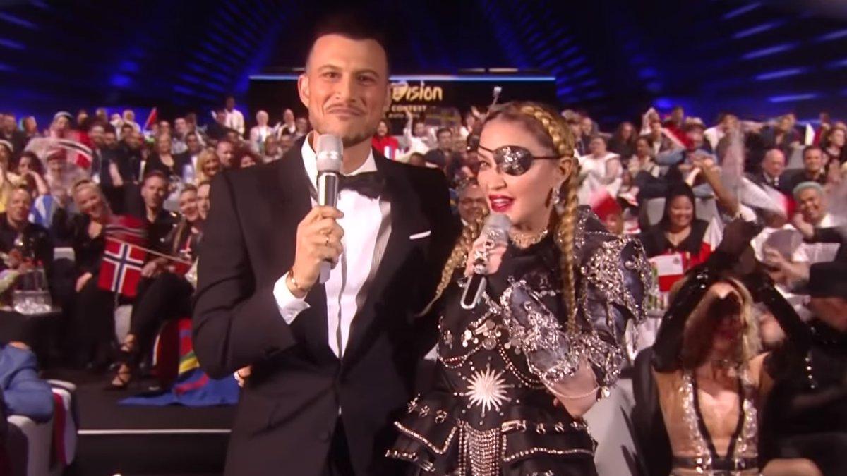 Assi Azar, presentador de Eurovisión 2019, junto a Madonna en la green room