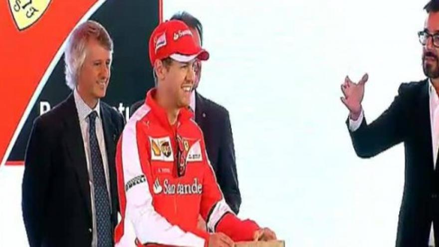 Vettel coloca la primera piedra del parque temático de Ferrari en España