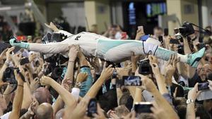 rozas36434935 mercedes driver nico rosberg of germany is carried through t161127162119