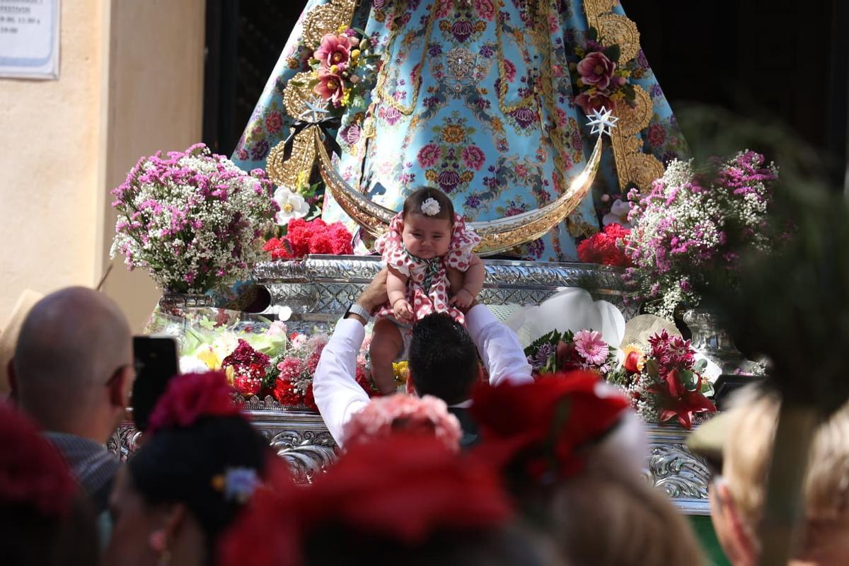 Elche demuestra su devoción rociera en su tradicional romería hacia el Pantano