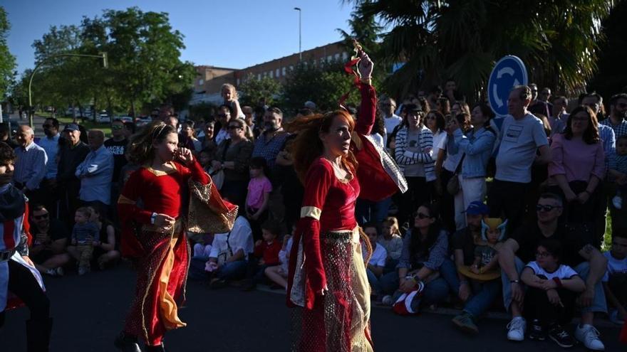 Vídeo | Los primeros bailes del desfile de San Jorge