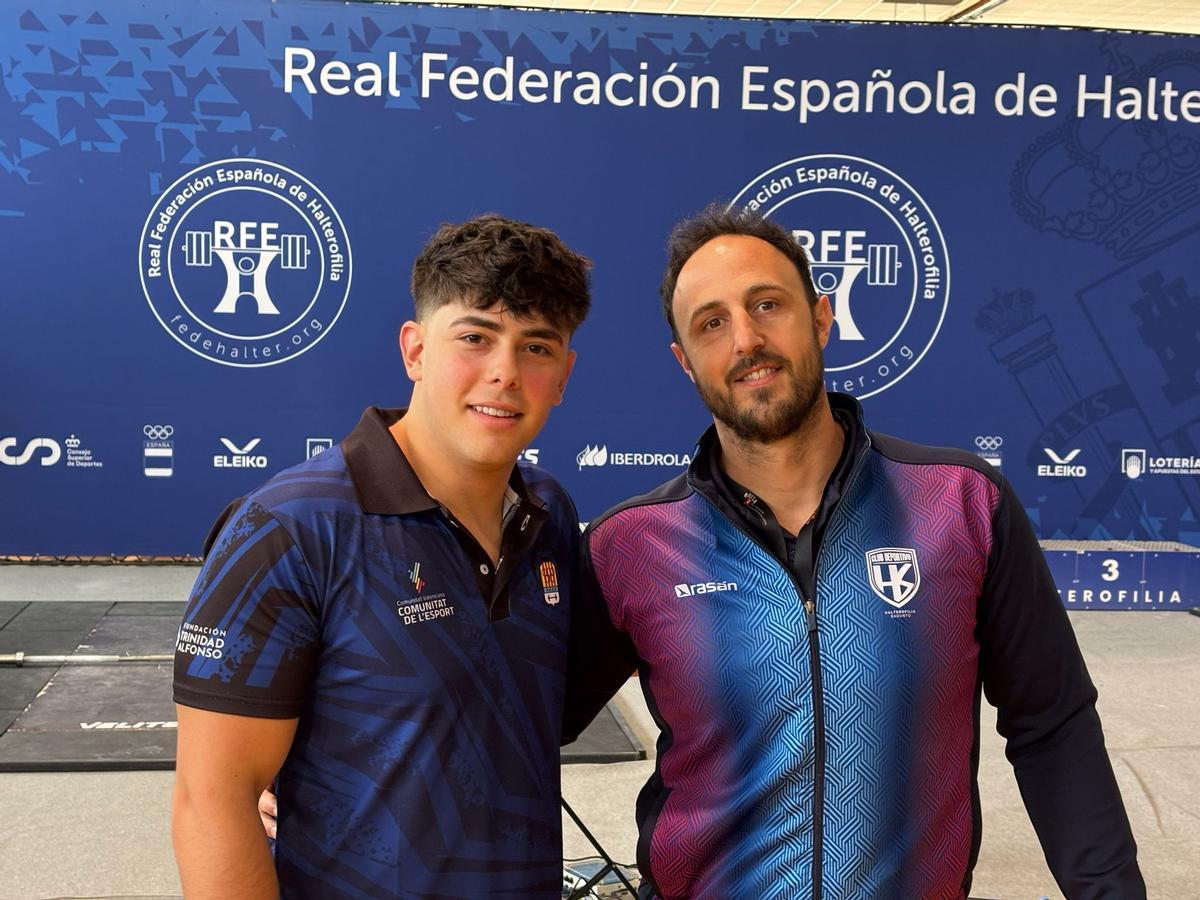 Arnau y su entrenador Sergio