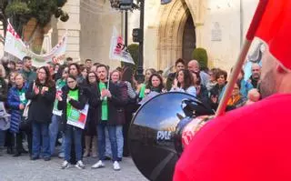 Protesta de profesores de la Safor en Gandia con motivo de la huelga educativa