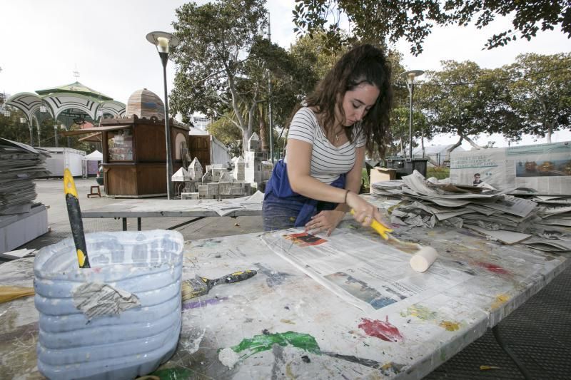 28.05.18. Las Palmas de Gran Canaria. Preparativos de la Feria del Libro. Parque San Telmo. Foto Quique Curbelo  | 28/05/2018 | Fotógrafo: Quique Curbelo