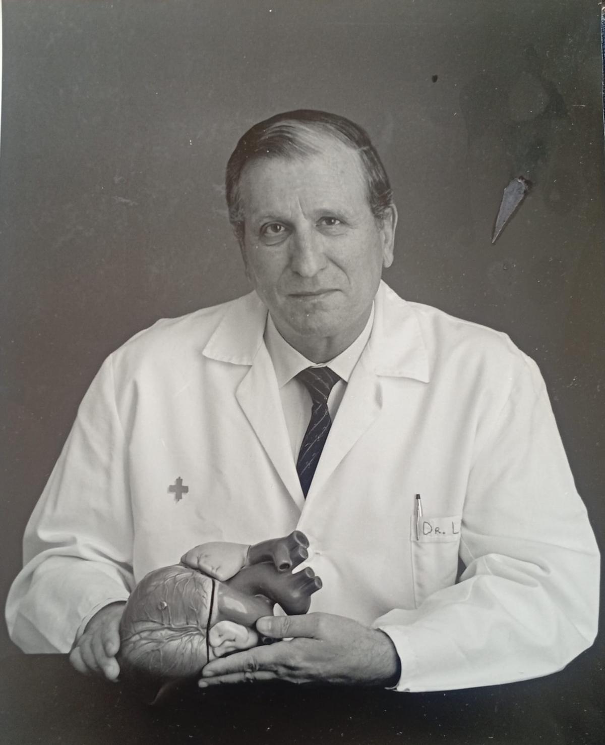 Feliciano Álvarez de Linera Uría, en su etapa como jefe de servicio del Hospital General de Asturias.