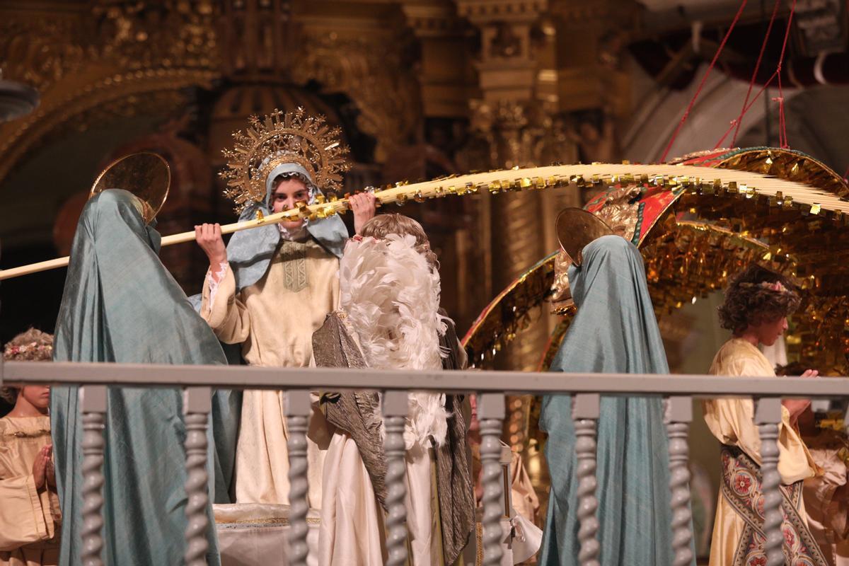 La palma que el angel entrega a la Virgen durante la representación del drama asuncionista ilicitano