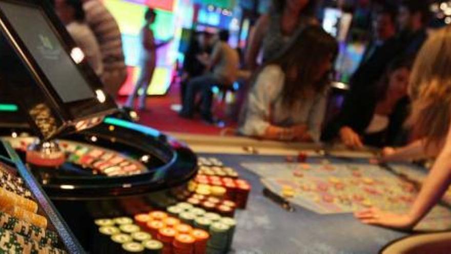 Imagen de una de las mesas de juego del Casino de Alicante.