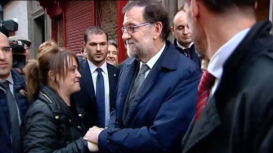 Selfies con Rajoy a la salida de su comida con algunos miembros de su grupo parlamentario