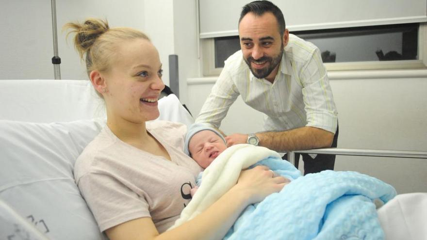 Uxía, primer bebé de Vigo al adelantarse 12 días