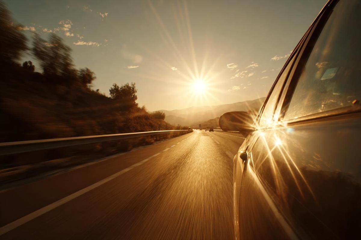 Atardecer desde la carretera y con los rayos molestos