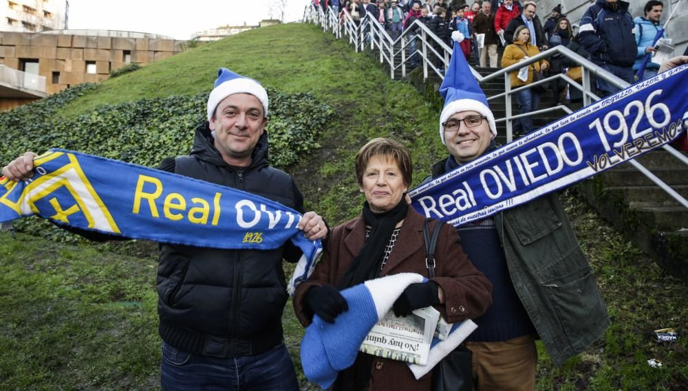 Sangre Azul: La afición acude a animar al Real Oviedo