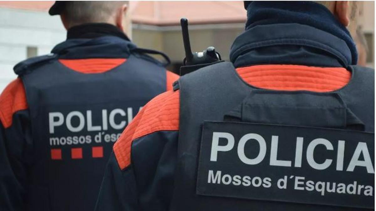 Los Mossos inspeccionan locales de compraventa de oro y de segunda mano para buscar objetos robados