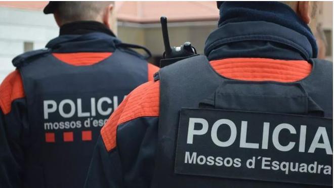 Los Mossos inspeccionan locales de compraventa de oro y de segunda mano para buscar objetos robados