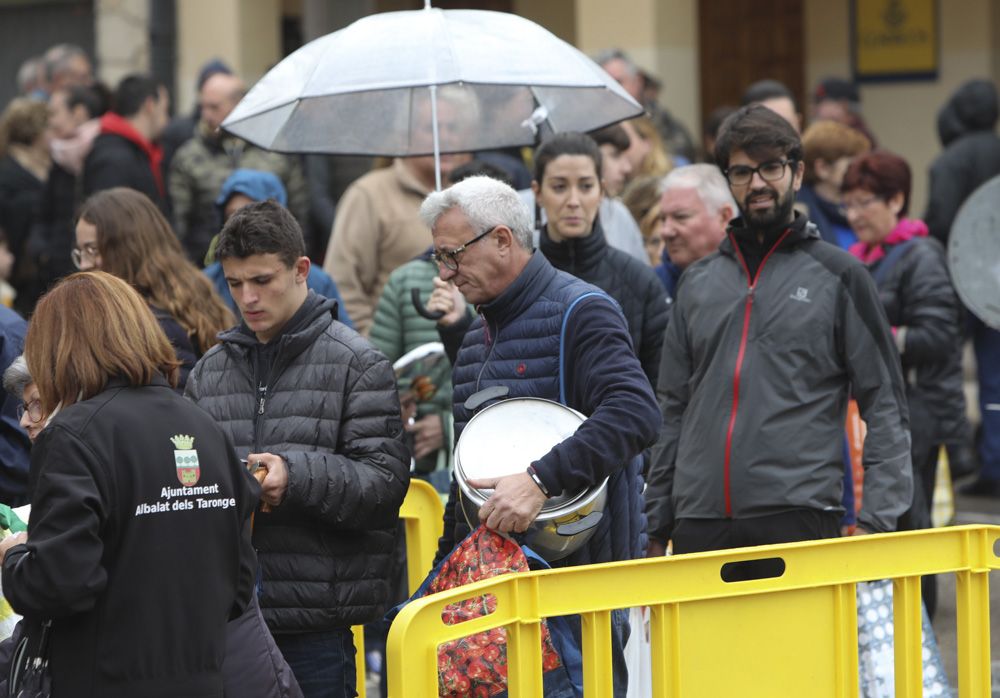 Reparto de calderas en Albalat dels Tarongers en día de su patrona.