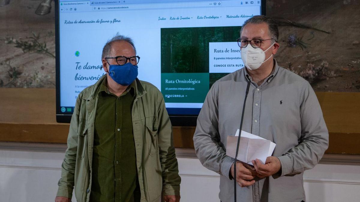 Strieder, junto a Prada, durante una presentación. |