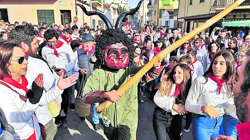 Sant Antoni 2020: Un sábado de 'beneïdes' y 'foguerons'