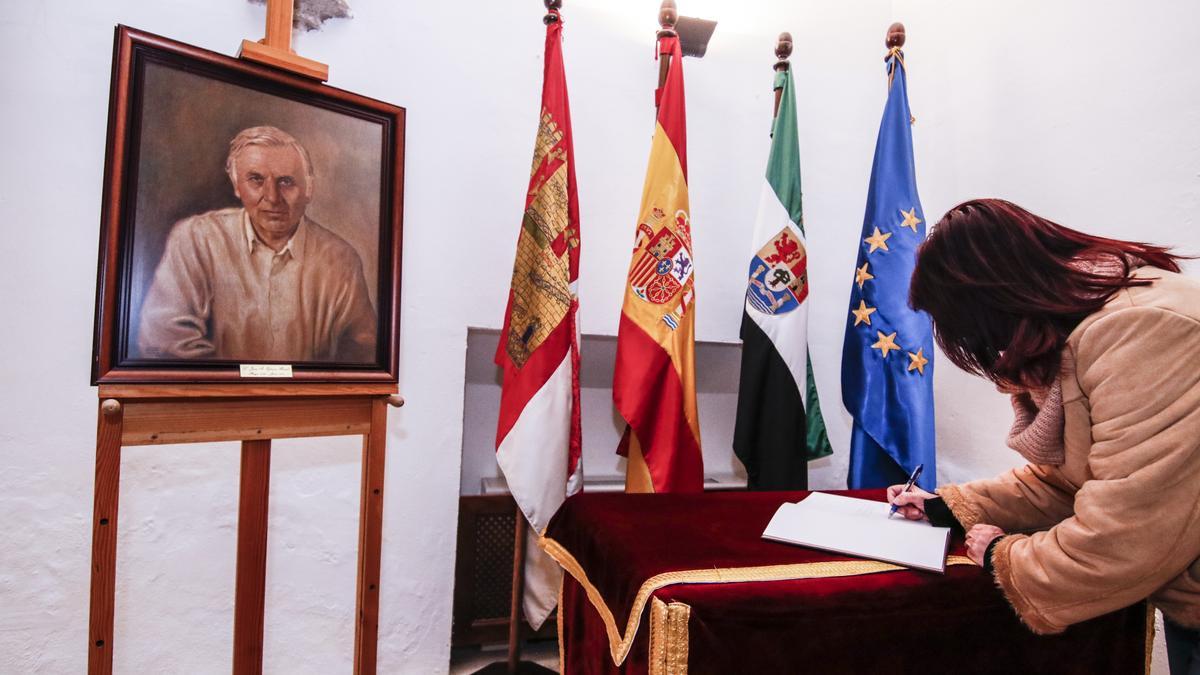 Libro de condolencias en el Palacio de la Isla.