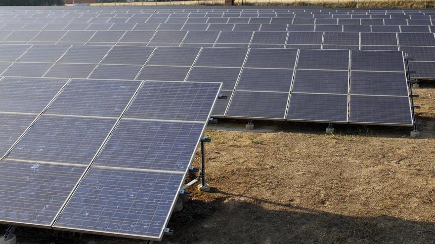 El parc solar projectat entre Navata i Lladó tindrà una extensió de 60 hectàrees i 75.000 plaques
