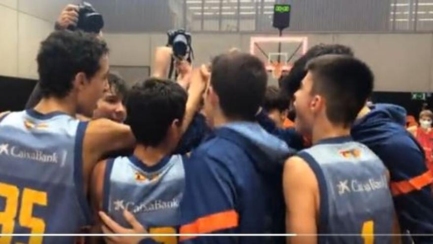 Celebración del equipo Infantil del Valencia Basket en L&#039;Alqueria.