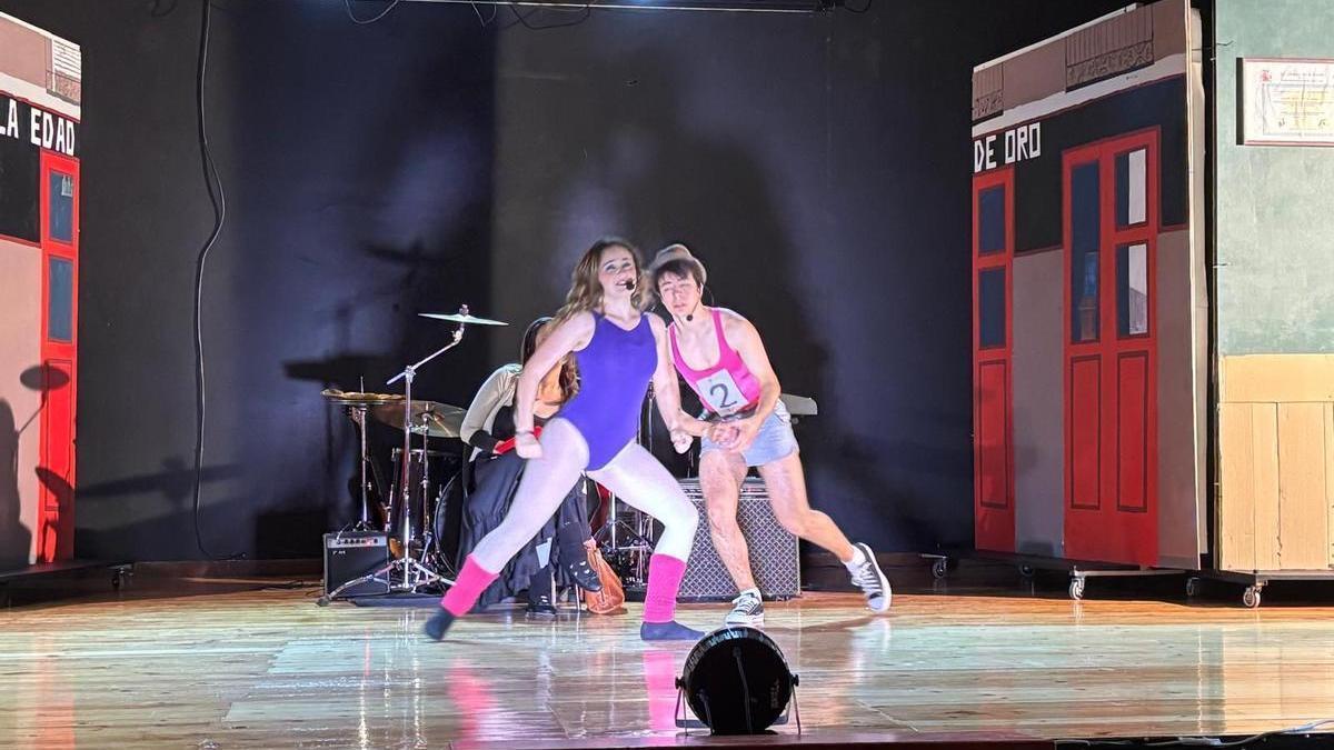 Un momento del musical protagonizado por los alumnos del IES Cuenca del Nalón.