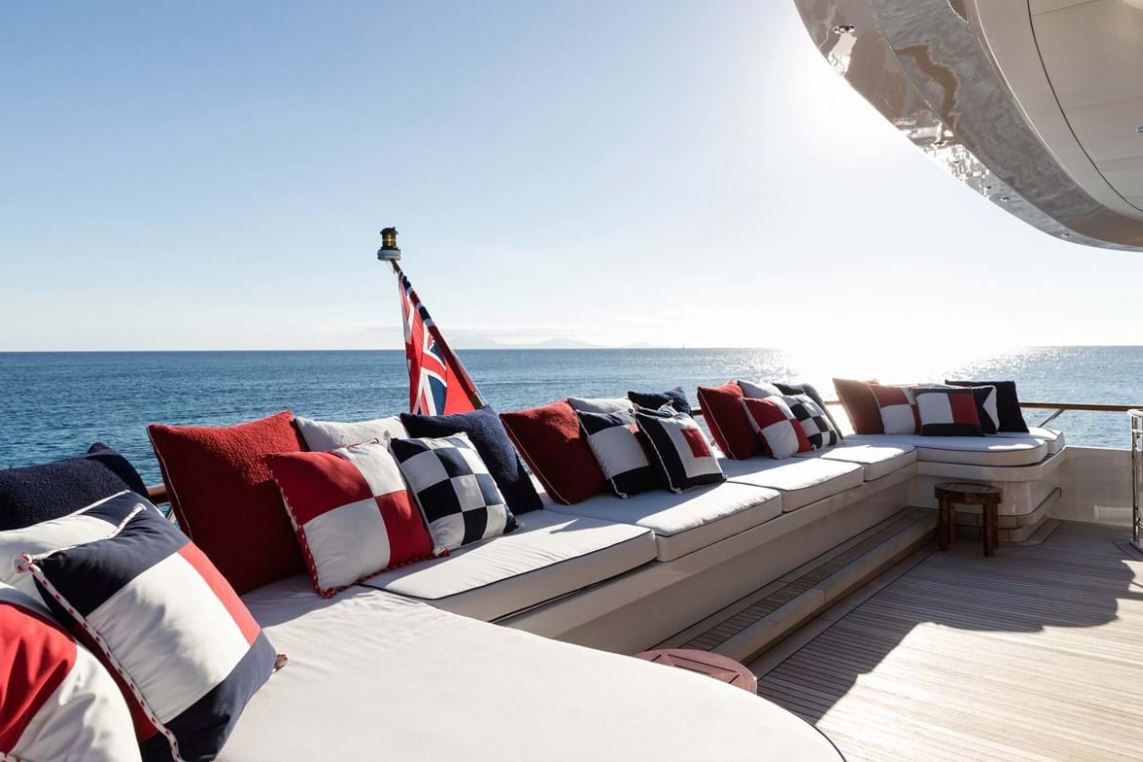 Así es el barco de 45 millones de euros de Tommy Hilfiger amarrado en Ibiza