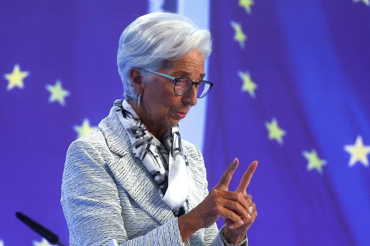 FILE PHOTO: Christine Lagarde, European Central Bank (ECB) president addresses a news conference, in Frankfurt