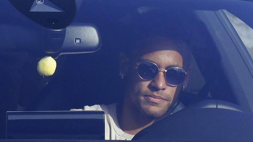 La compañía Neymar se traslada a París