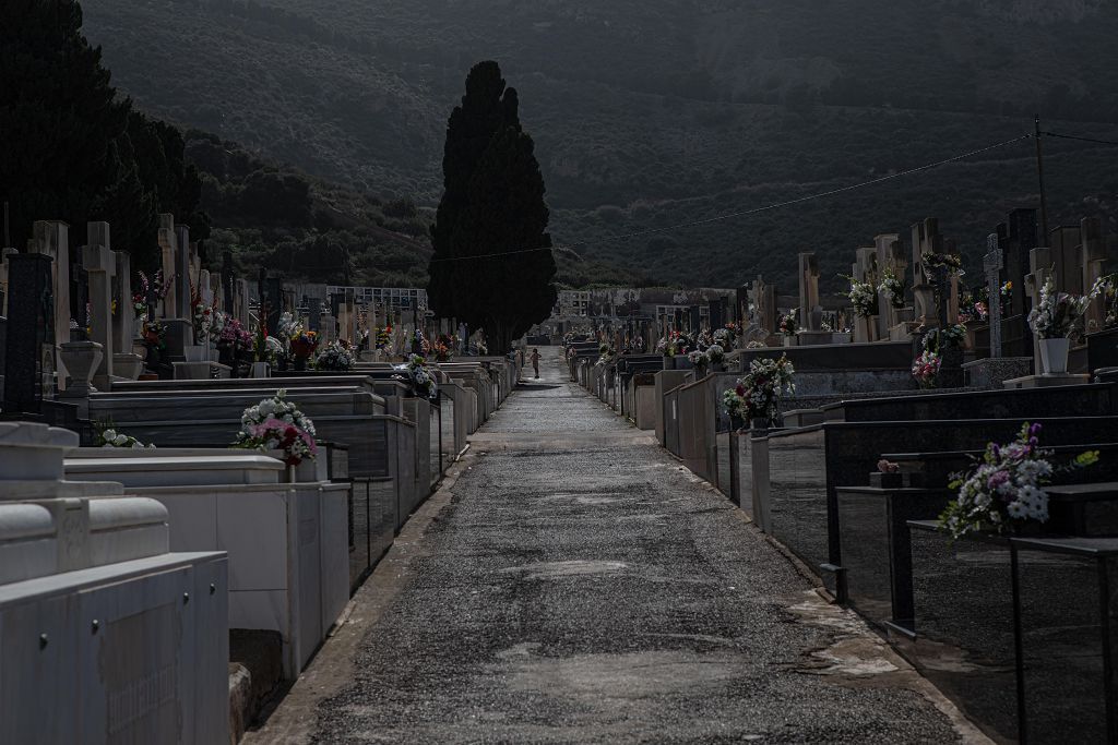 Víspera del día de Todos los Santos en el cementerio de Los Remedios de Cartagena