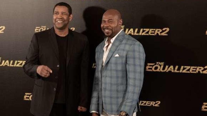 Denzel Washington y Antoine Fuqua, ayer, en Madrid.