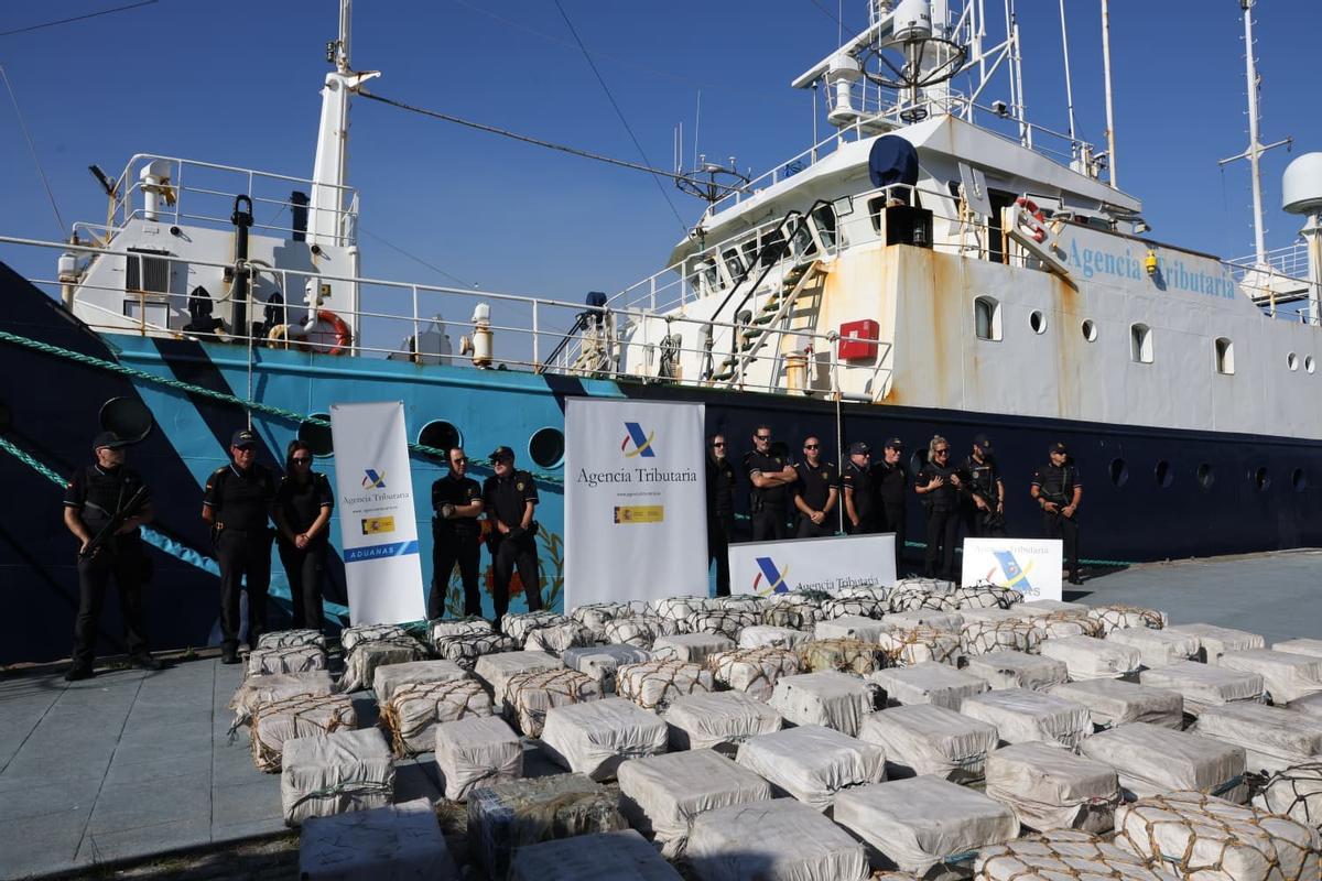 Operación antidroga: llegan al puerto de Vigo más de 2.000 kilos de cocaína interceptados en un velero a 400 millas de las costas gallegas