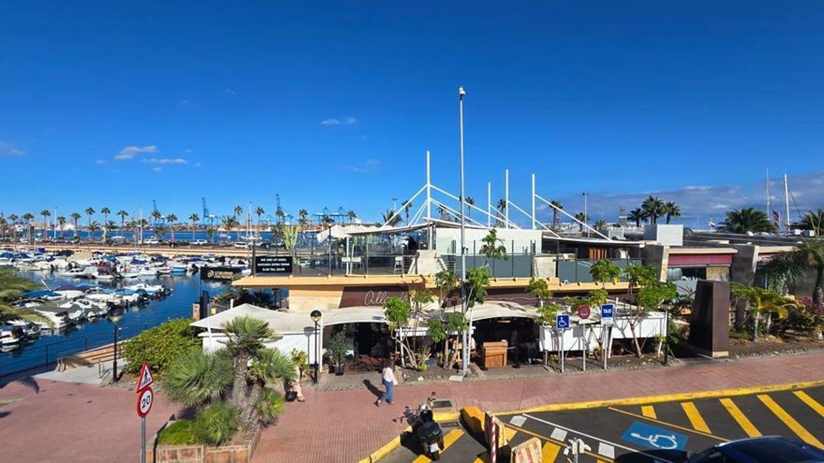 Centro Comercial Sotavento en el Muelle Deportivo
