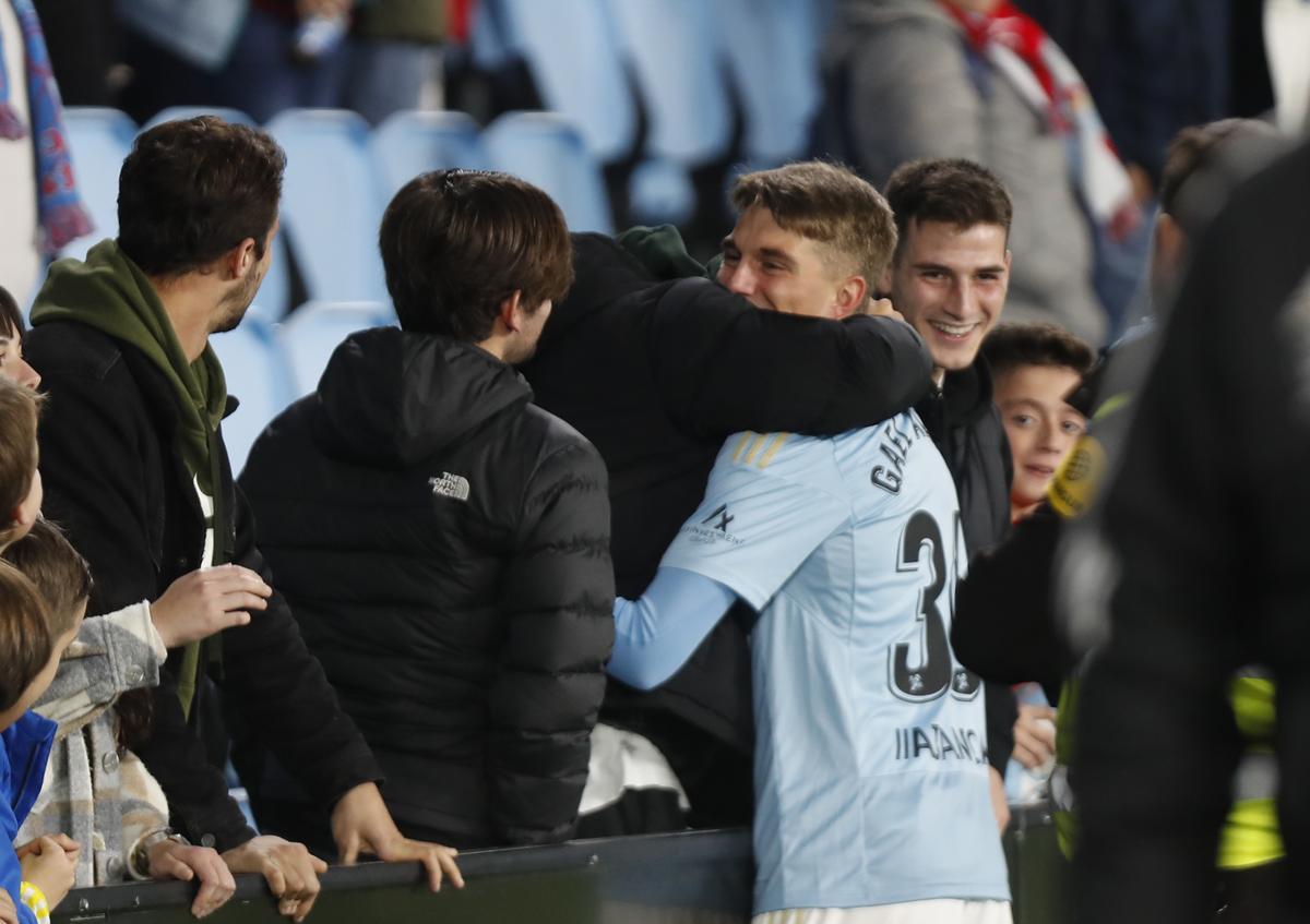 Gael, felicitado por su debut.